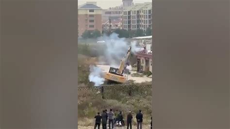 chinese excavator fight|OMG! Chinese man fights off excavator that came todemolish.